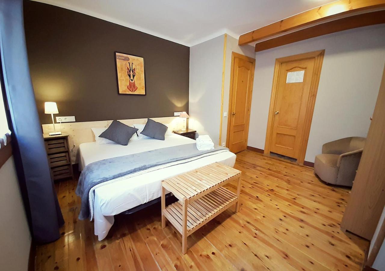 Hostal Fonda Prat Puigcerdà Exterior foto